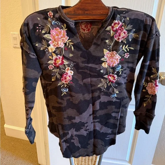 Johnny Was Multicolor Floral Embroidered Top - Picture 1 of 8